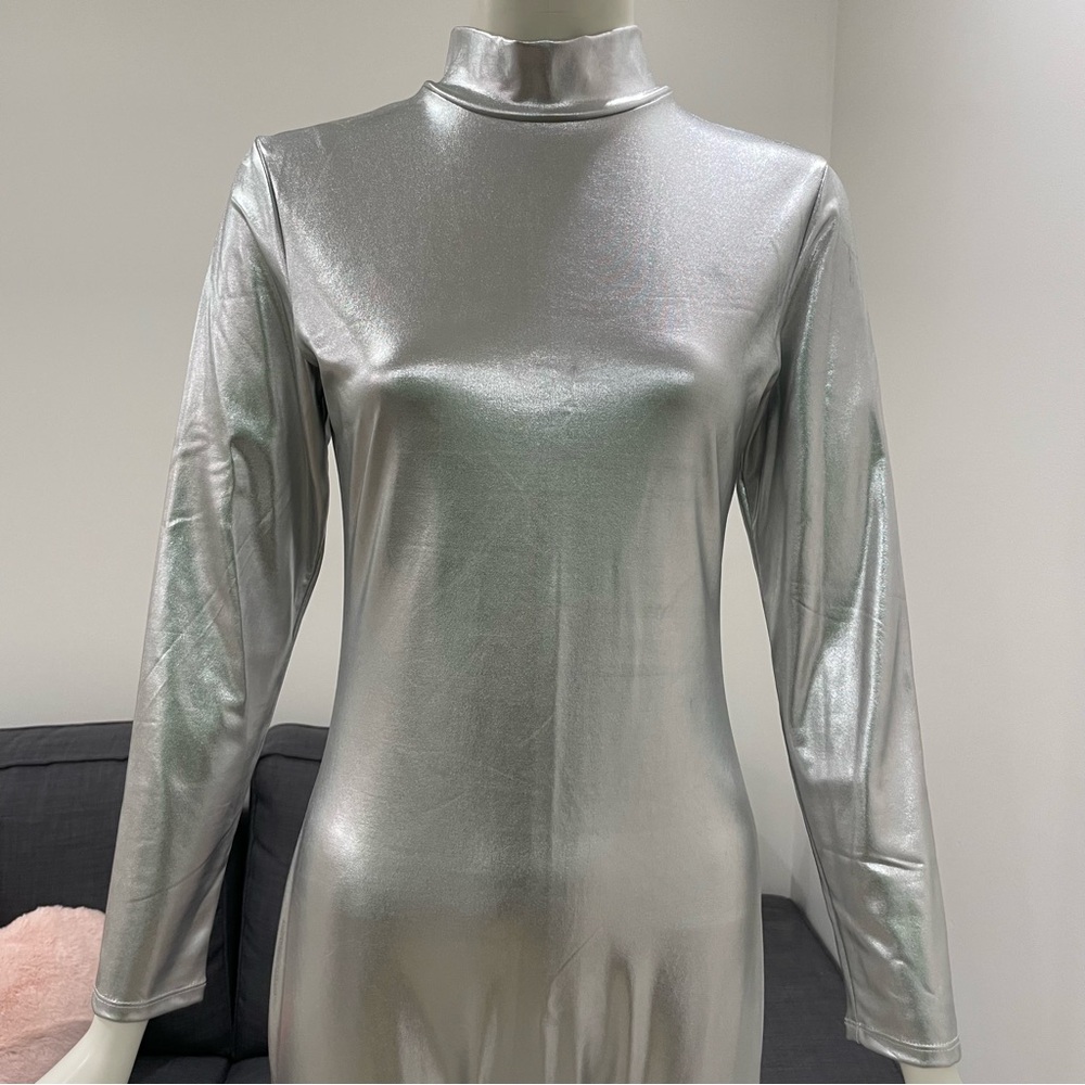 Elegant Silver Women's Metallic Bodysuit - Picture 3 of 16